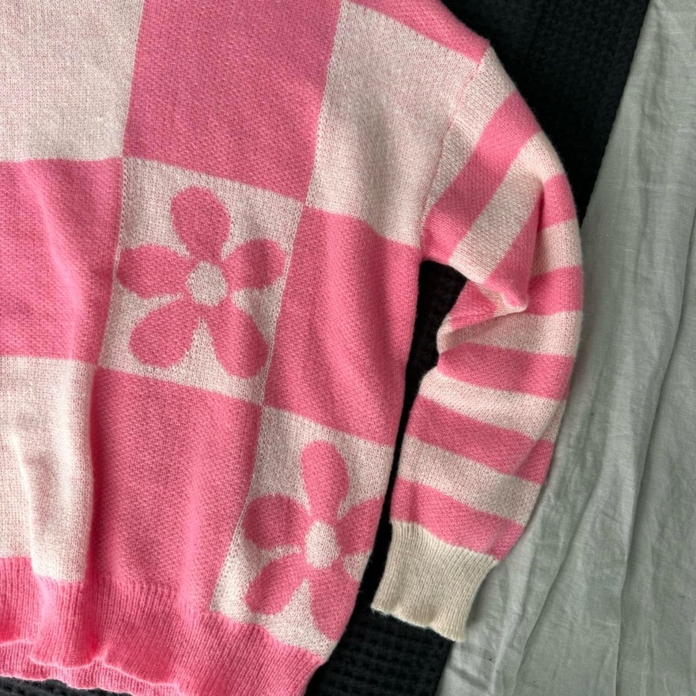 Pink Flower Checkered Sweater - Picture 3 of 6